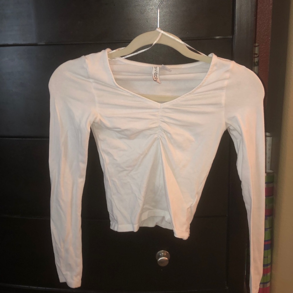 white long sleeve crop top v-neck